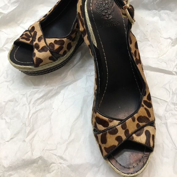 VINCE CAMUTO ESTERA Wedge Sandals (9) Leopard - Picture 5 of 8